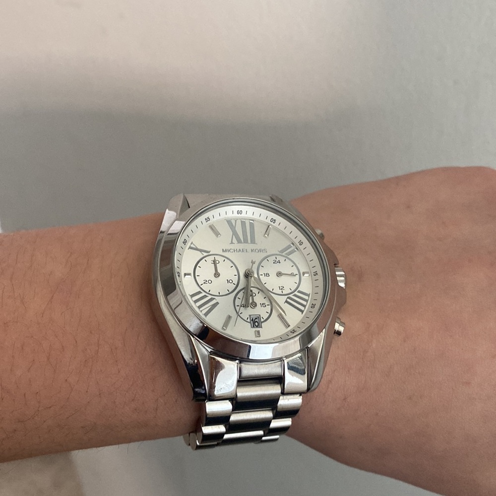 MICHAEL KORS SILVER WATCH - Picture 2 of 4